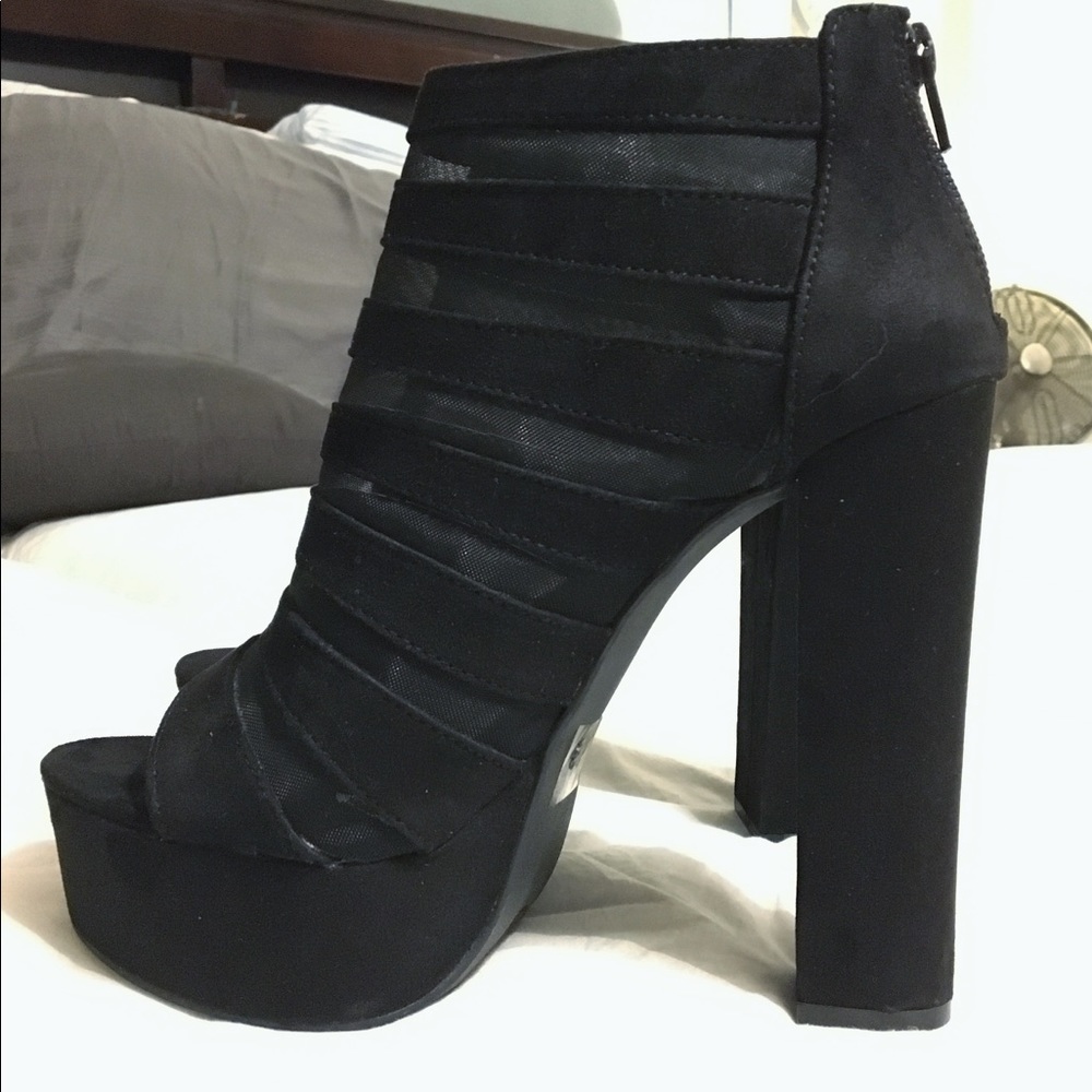 “CHARLOTTE RUSSE” Black & sheer 6” platform Heels